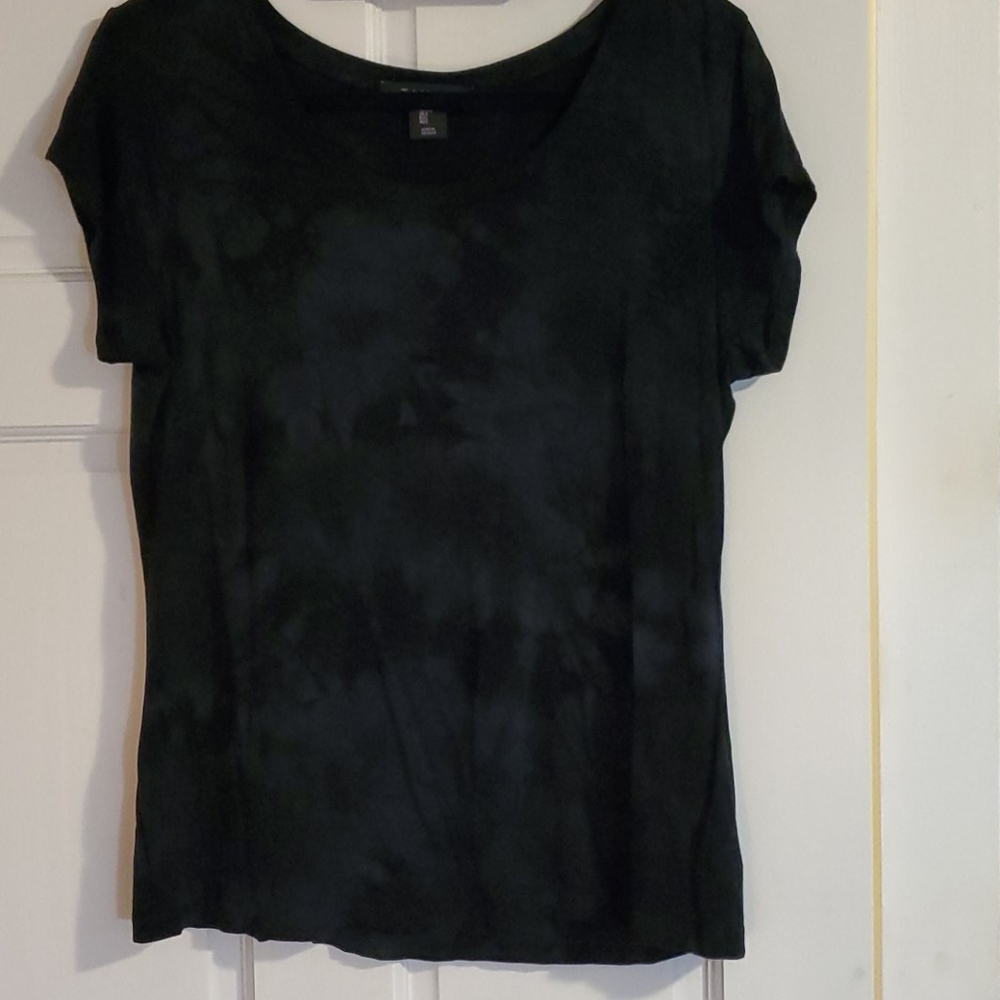 Tahari Black tie die tshirt